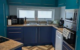 Unique 2 Bed Lodge Lyons Robinhood